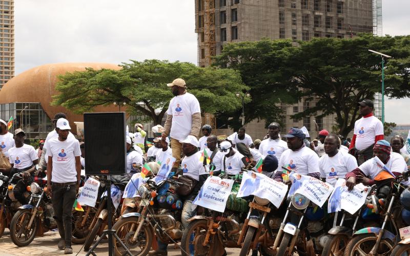 Meeting de soutien  syndicats des transporteurs et des motomans au Président-candidat