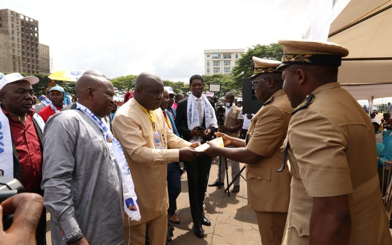 Meeting de soutien  syndicats des transporteurs et des motomans au Président-candidat
