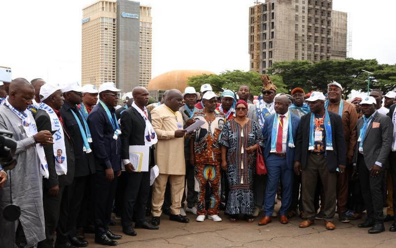 Meeting de soutien  syndicats des transporteurs et des motomans au Président-candidat