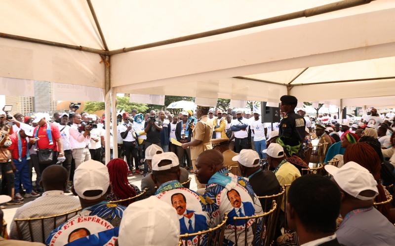 Meeting de soutien  syndicats des transporteurs et des motomans au Président-candidat