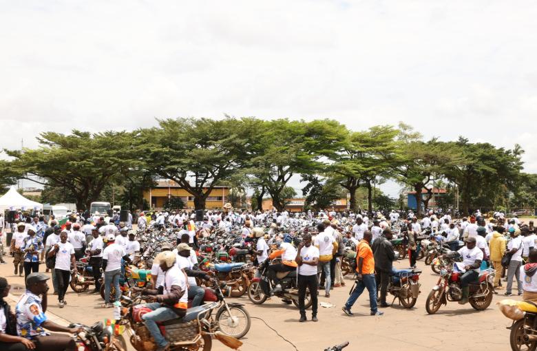 Meeting de soutien  syndicats des transporteurs et des motomans au Président-candidat, S.E. Paul BIYA, tenu le jeudi, 9 octobre 2025 à l'esplanade de l'hôtel de ville de Yaoundé